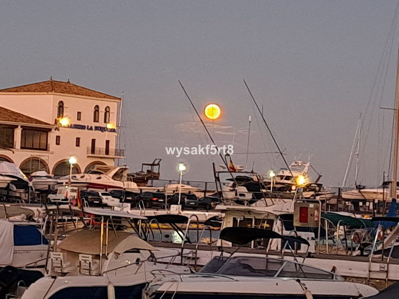 Middle Floor Apartment in Manilva, Costa del Sol – 2 beds – 275000 €