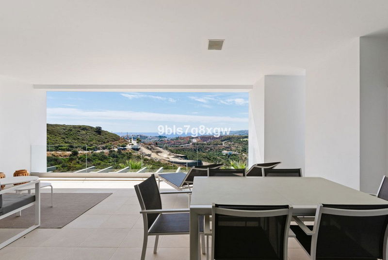 Middle Floor Apartment in Casares, Costa del Sol – 2 beds – 449000 €