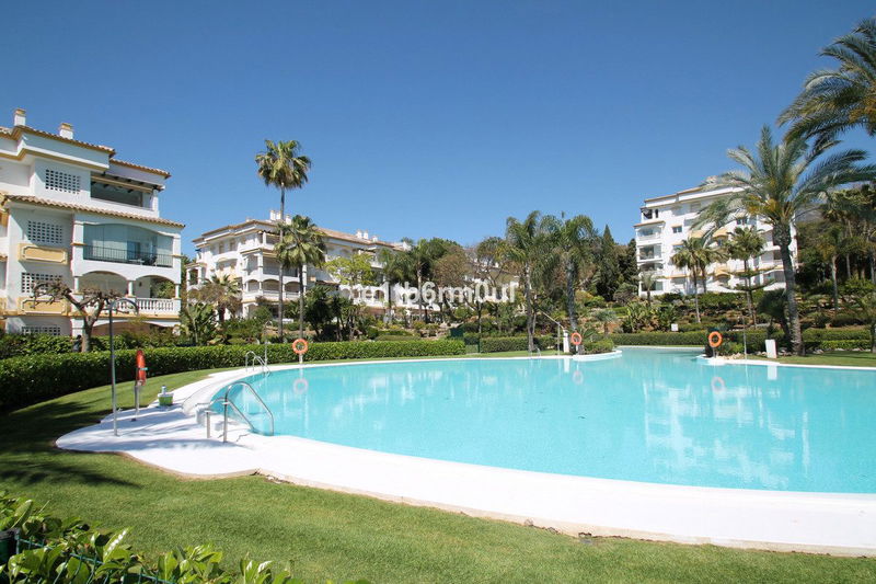 Middle Floor Apartment in Marbella, Costa del Sol – 3 beds – 725000 €