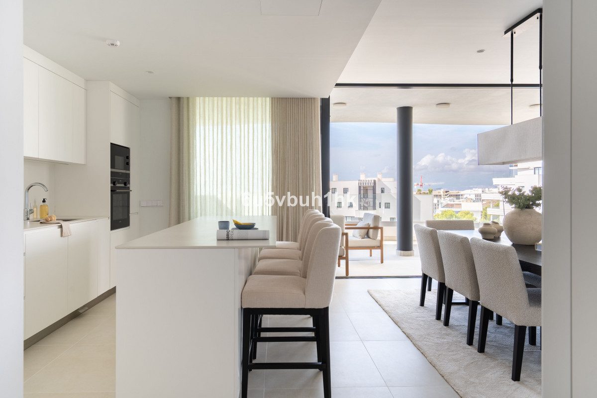 Middle Floor Apartment in Fuengirola, Costa del Sol – 3 beds – 795000 € - photo 17 of 35