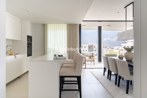 Middle Floor Apartment in Fuengirola, Costa del Sol – 3 beds – 795000 € - photo 17 of 35