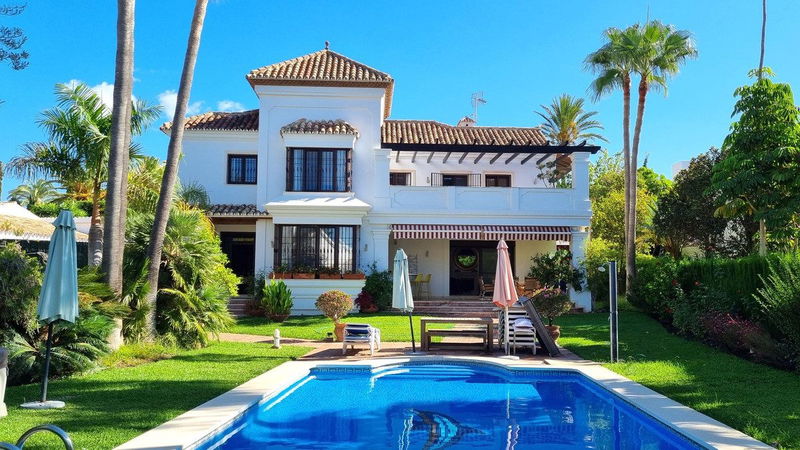 Detached Villa in Marbella, Costa del Sol – 7 beds – 2850000 €