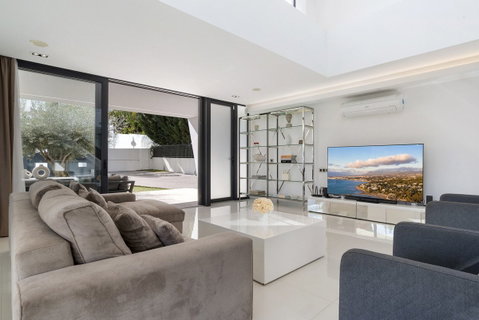 Detached Villa in Marbella, Costa del Sol – 5 beds – 3500000 € - photo 3 of 39