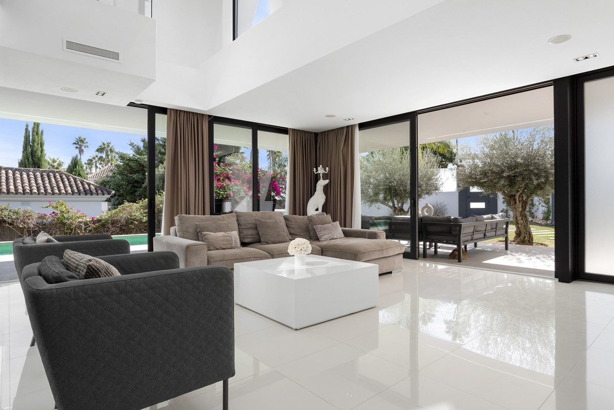 Detached Villa in Marbella, Costa del Sol – 5 beds – 3500000 € - photo 4 of 39