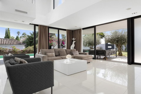 Detached Villa in Marbella, Costa del Sol – 5 beds – 3500000 € - photo 4 of 39