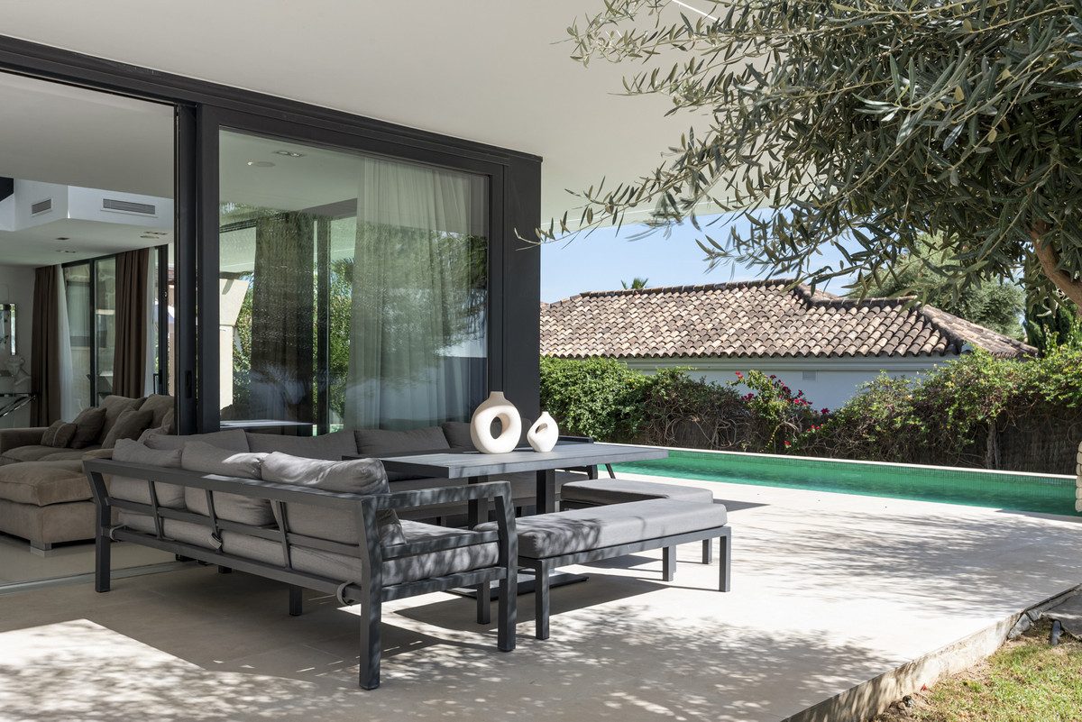 Detached Villa in Marbella, Costa del Sol – 5 beds – 3500000 € - photo 5 of 39