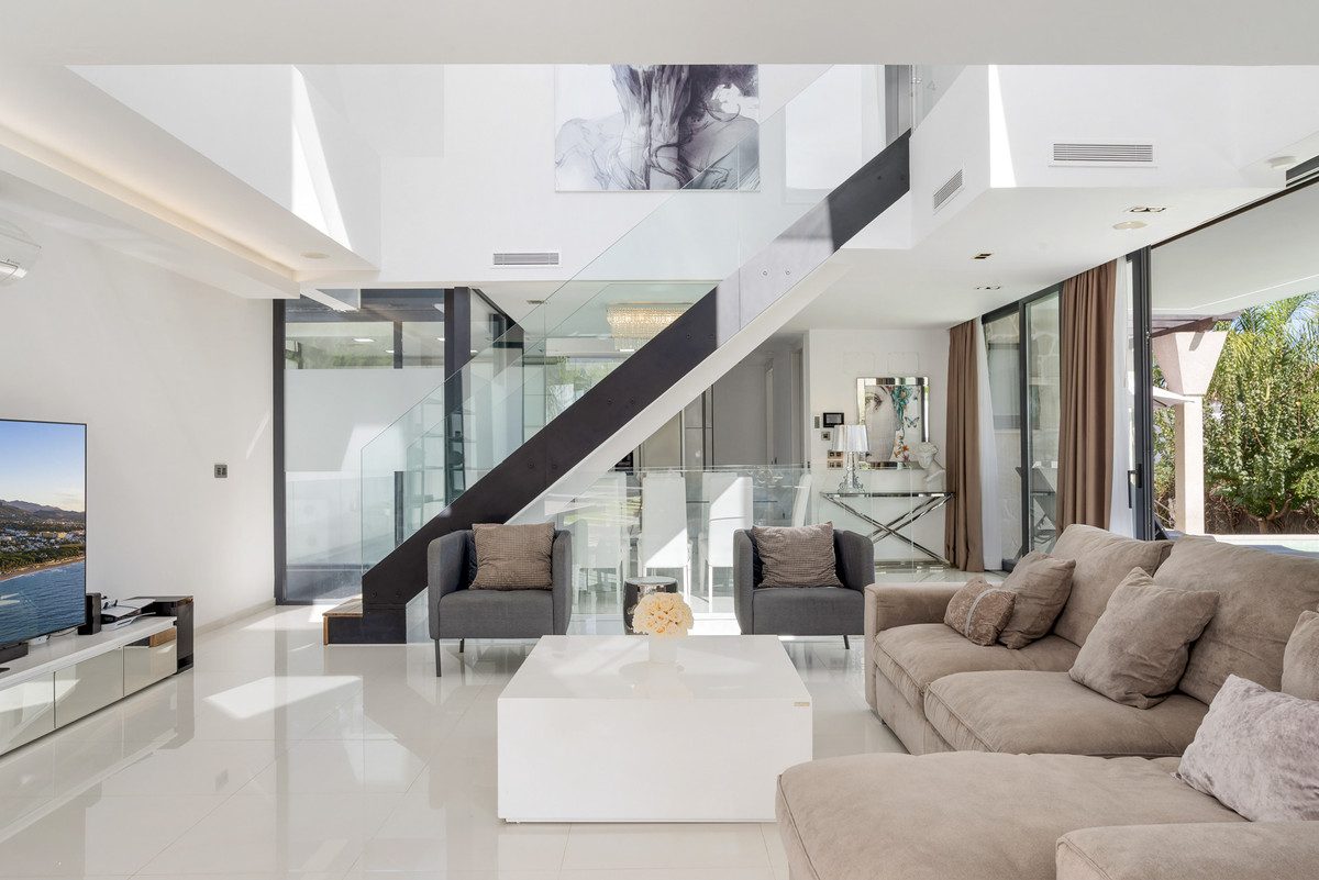 Detached Villa in Marbella, Costa del Sol – 5 beds – 3500000 € - photo 6 of 39