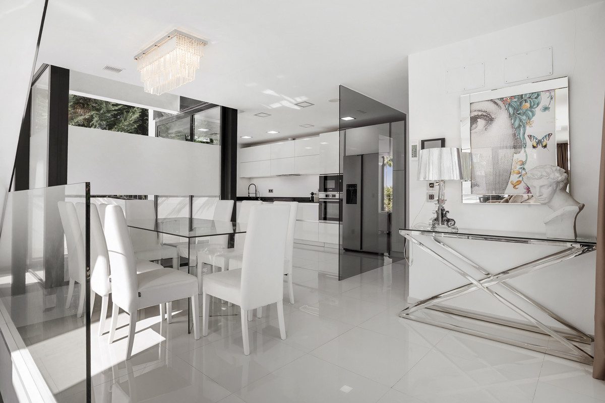 Detached Villa in Marbella, Costa del Sol – 5 beds – 3500000 € - photo 8 of 39