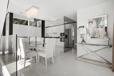 Detached Villa in Marbella, Costa del Sol – 5 beds – 3500000 € - photo 8 of 39