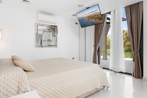 Detached Villa in Marbella, Costa del Sol – 5 beds – 3500000 € - photo 13 of 39