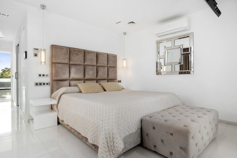 Detached Villa in Marbella, Costa del Sol – 5 beds – 3500000 € - photo 14 of 39