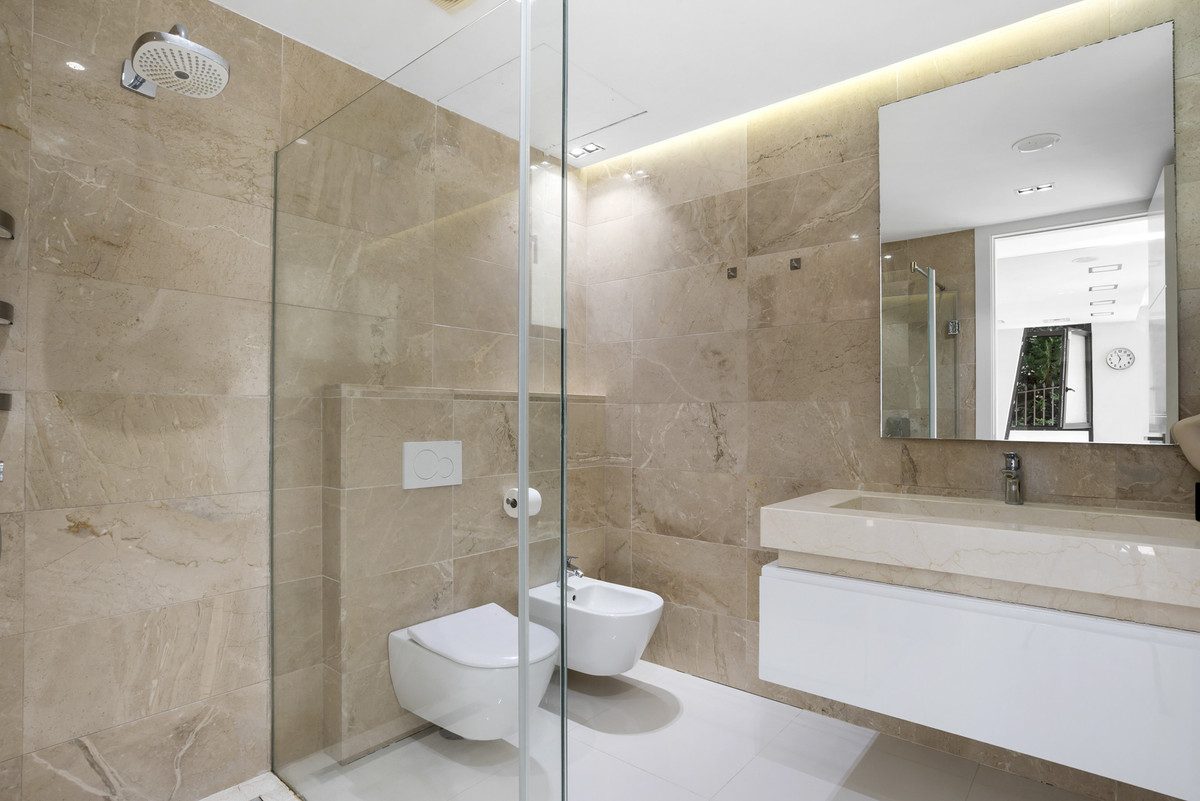 Detached Villa in Marbella, Costa del Sol – 5 beds – 3500000 € - photo 17 of 39
