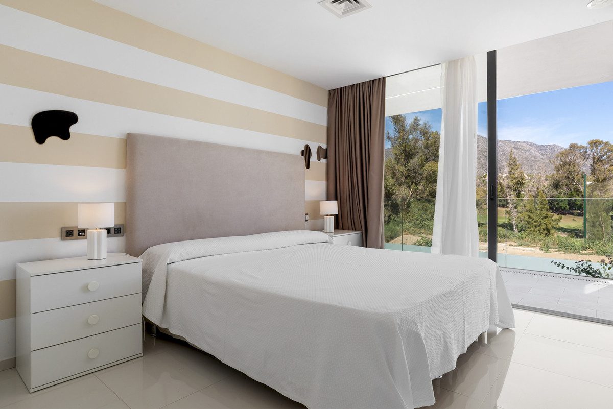 Detached Villa in Marbella, Costa del Sol – 5 beds – 3500000 € - photo 18 of 39