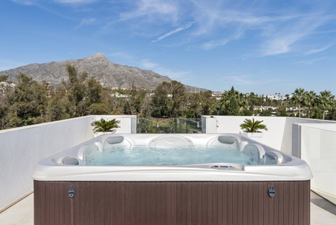 Detached Villa in Marbella, Costa del Sol – 5 beds – 3500000 € - photo 25 of 39