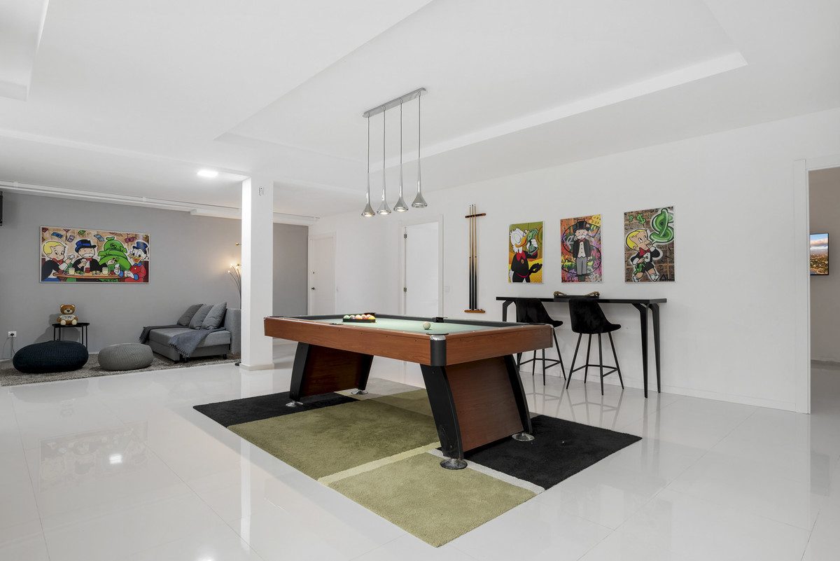 Detached Villa in Marbella, Costa del Sol – 5 beds – 3500000 € - photo 31 of 39