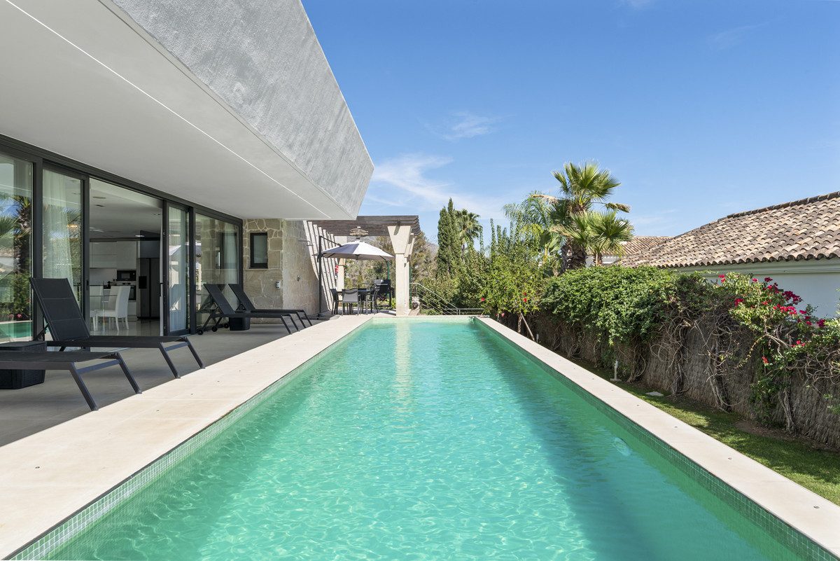 Detached Villa in Marbella, Costa del Sol – 5 beds – 3500000 € - photo 38 of 39