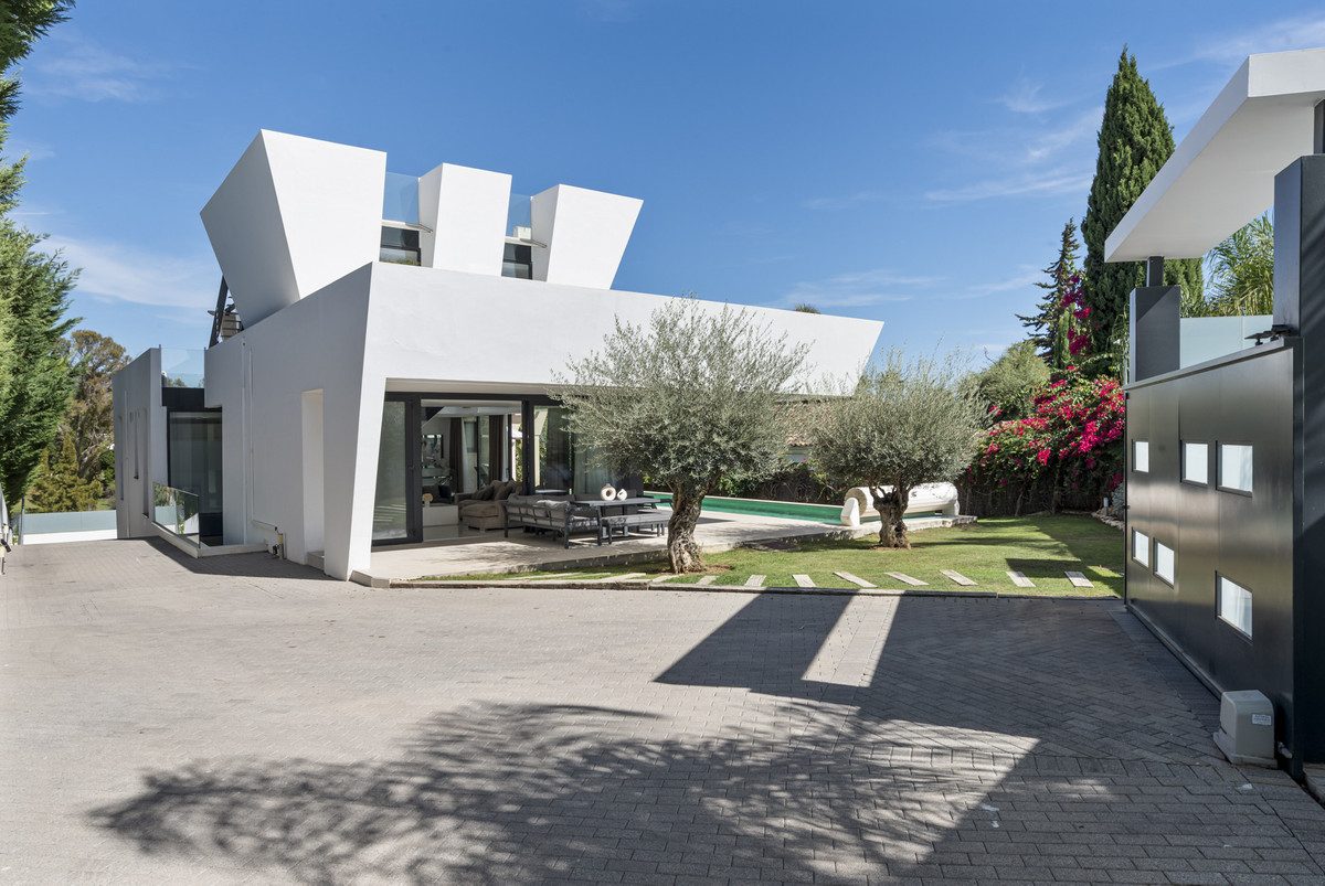 Detached Villa in Marbella, Costa del Sol – 5 beds – 3500000 € - photo 39 of 39