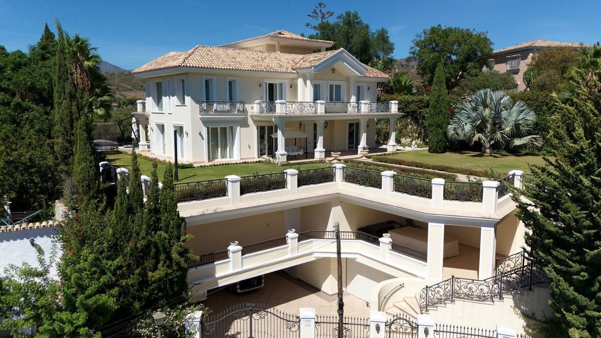 Detached Villa in Marbella, Costa del Sol – 4 beds – 3990000 € - photo 1 of 54
