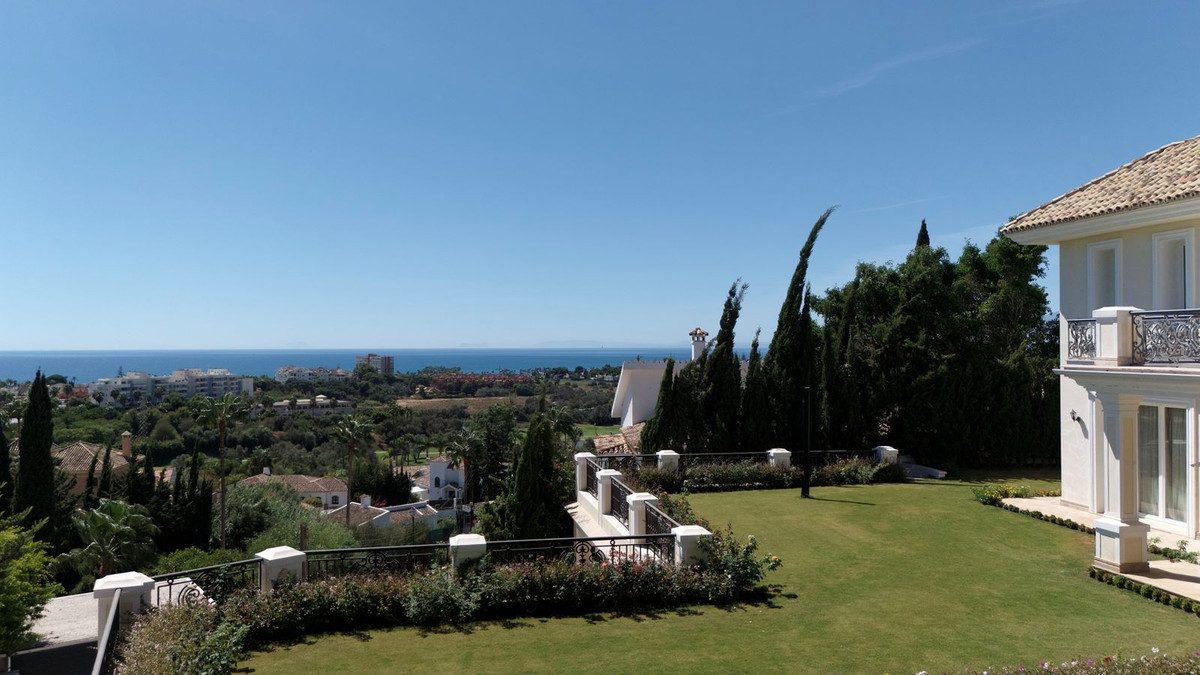 Detached Villa in Marbella, Costa del Sol – 4 beds – 3990000 € - photo 2 of 54
