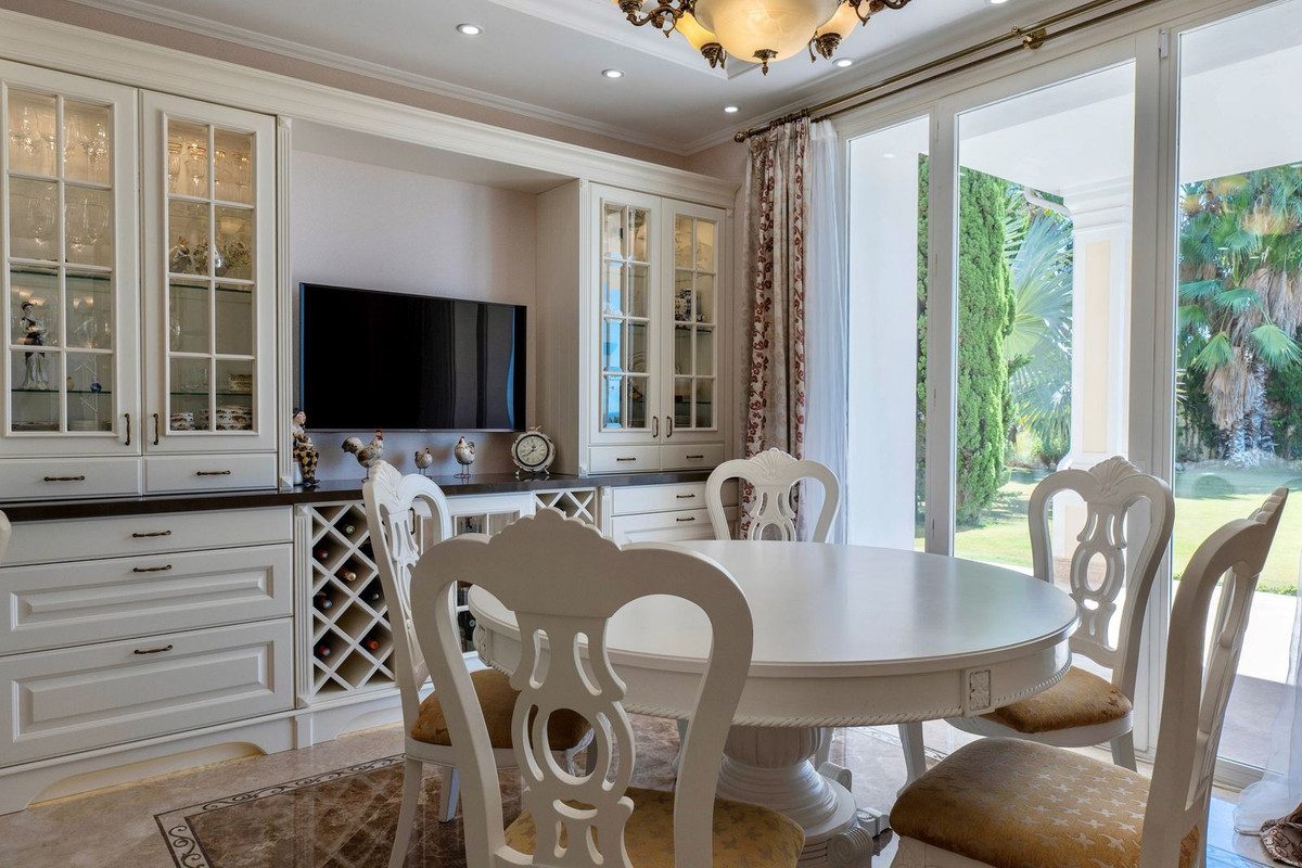 Detached Villa in Marbella, Costa del Sol – 4 beds – 3990000 € - photo 13 of 54