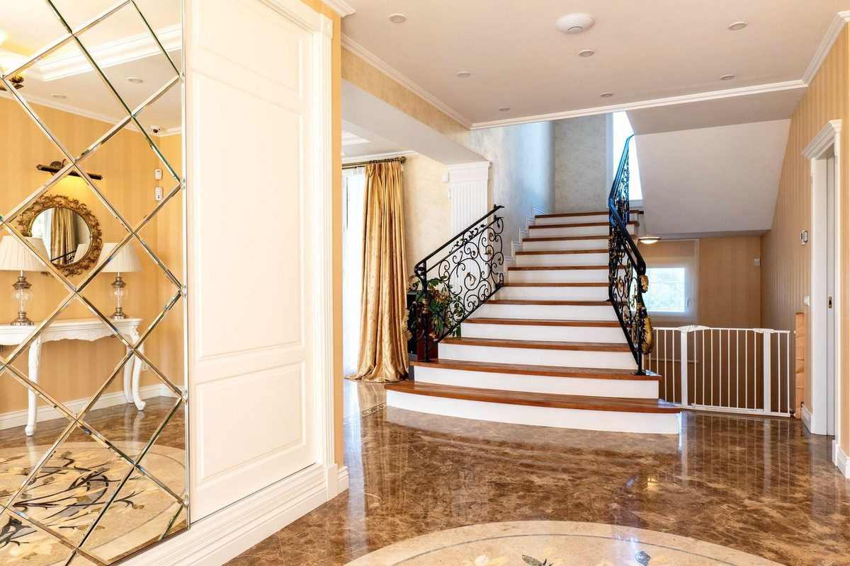 Detached Villa in Marbella, Costa del Sol – 4 beds – 3990000 € - photo 15 of 54