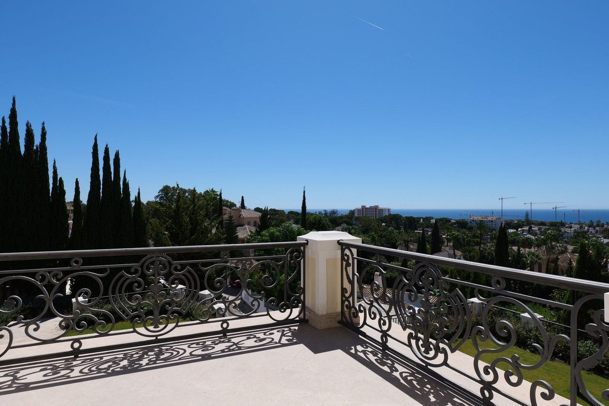 Detached Villa in Marbella, Costa del Sol – 4 beds – 3990000 € - photo 22 of 54