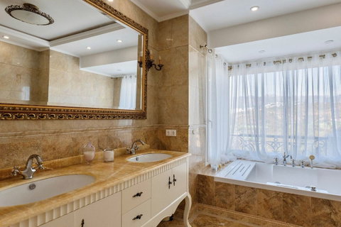 Detached Villa in Marbella, Costa del Sol – 4 beds – 3990000 € - photo 25 of 54