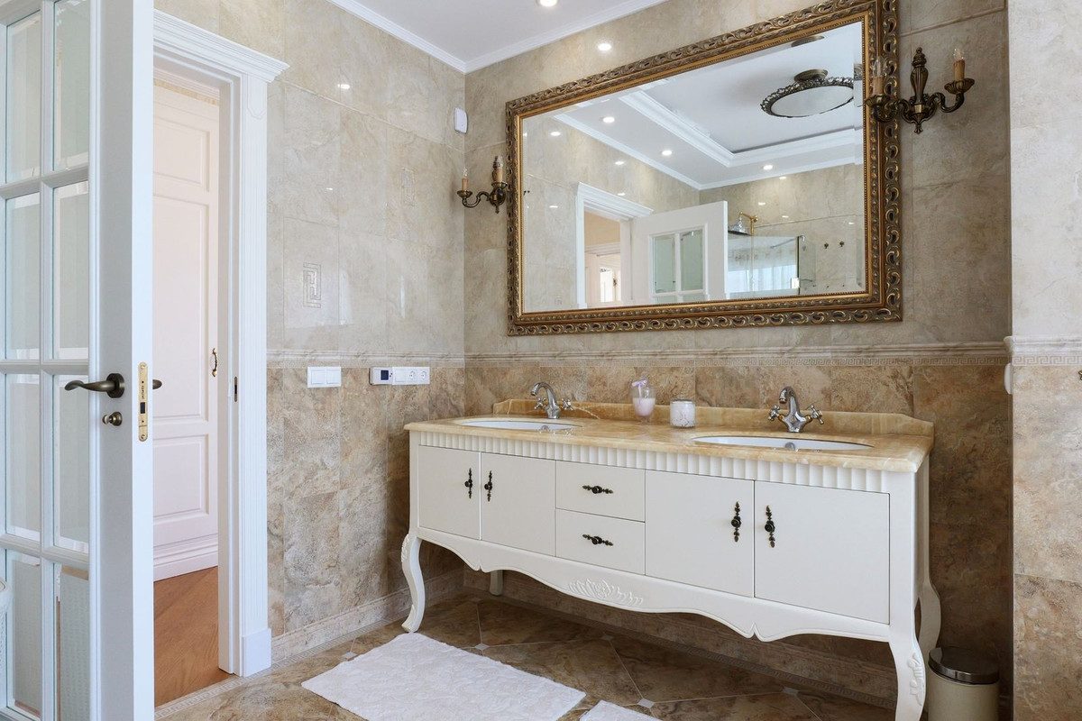 Detached Villa in Marbella, Costa del Sol – 4 beds – 3990000 € - photo 27 of 54