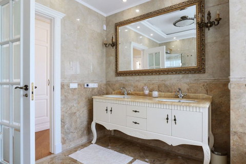 Detached Villa in Marbella, Costa del Sol – 4 beds – 3990000 € - photo 27 of 54