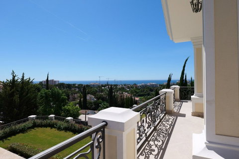 Detached Villa in Marbella, Costa del Sol – 4 beds – 3990000 € - photo 35 of 54