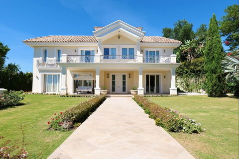 Detached Villa in Marbella, Costa del Sol – 4 beds – 3990000 € - photo 44 of 54