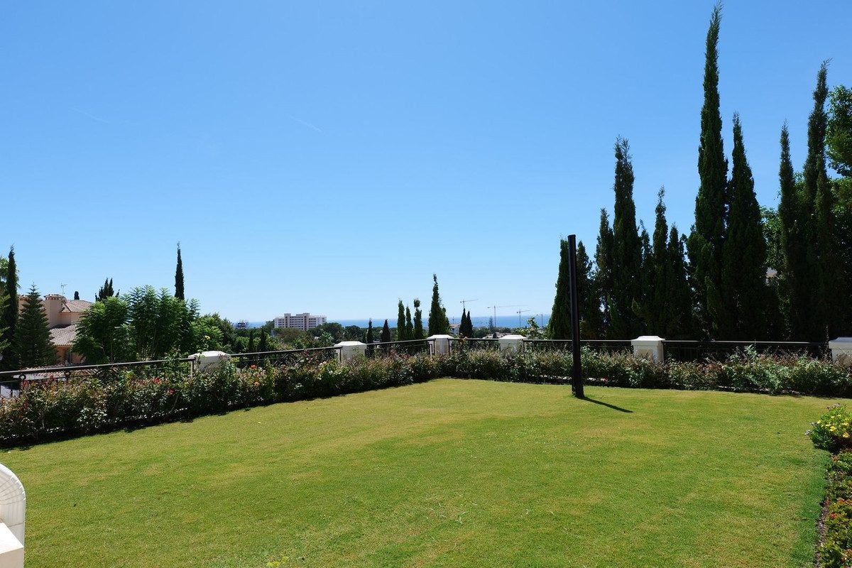 Detached Villa in Marbella, Costa del Sol – 4 beds – 3990000 € - photo 45 of 54