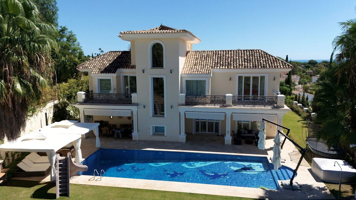 Detached Villa in Marbella, Costa del Sol – 4 beds – 3990000 € - photo 50 of 54