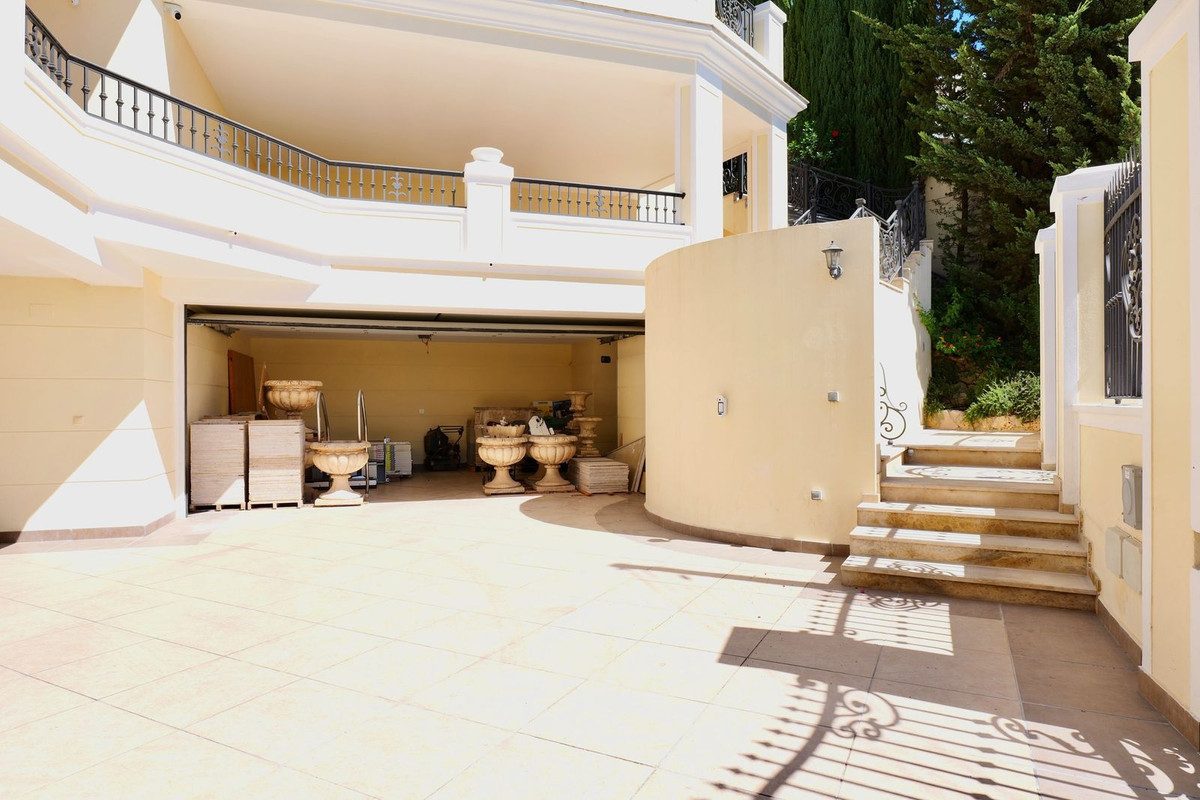 Detached Villa in Marbella, Costa del Sol – 4 beds – 3990000 € - photo 52 of 54