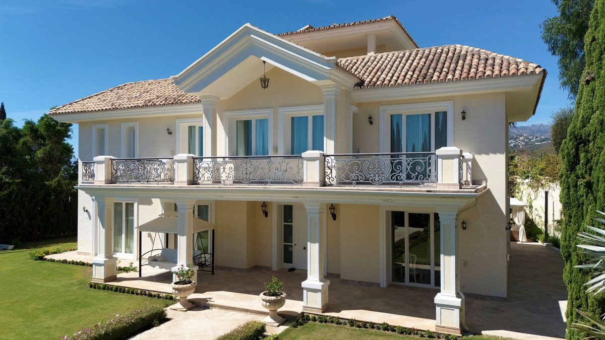 Detached Villa in Marbella, Costa del Sol – 4 beds – 3990000 € - photo 53 of 54