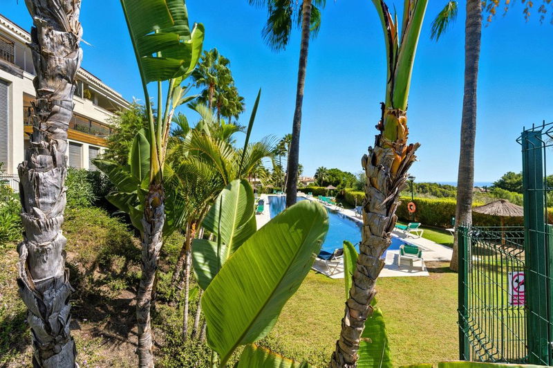 Middle Floor Apartment in Marbella, Costa del Sol – 3 beds – 1100000 €