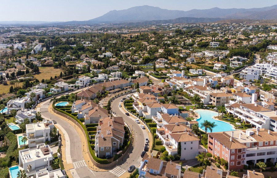 Townhouse in Estepona, Costa del Sol – 3 beds – 595000 € - photo 1 of 42
