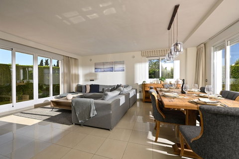 Townhouse in Estepona, Costa del Sol – 3 beds – 595000 € - photo 3 of 42