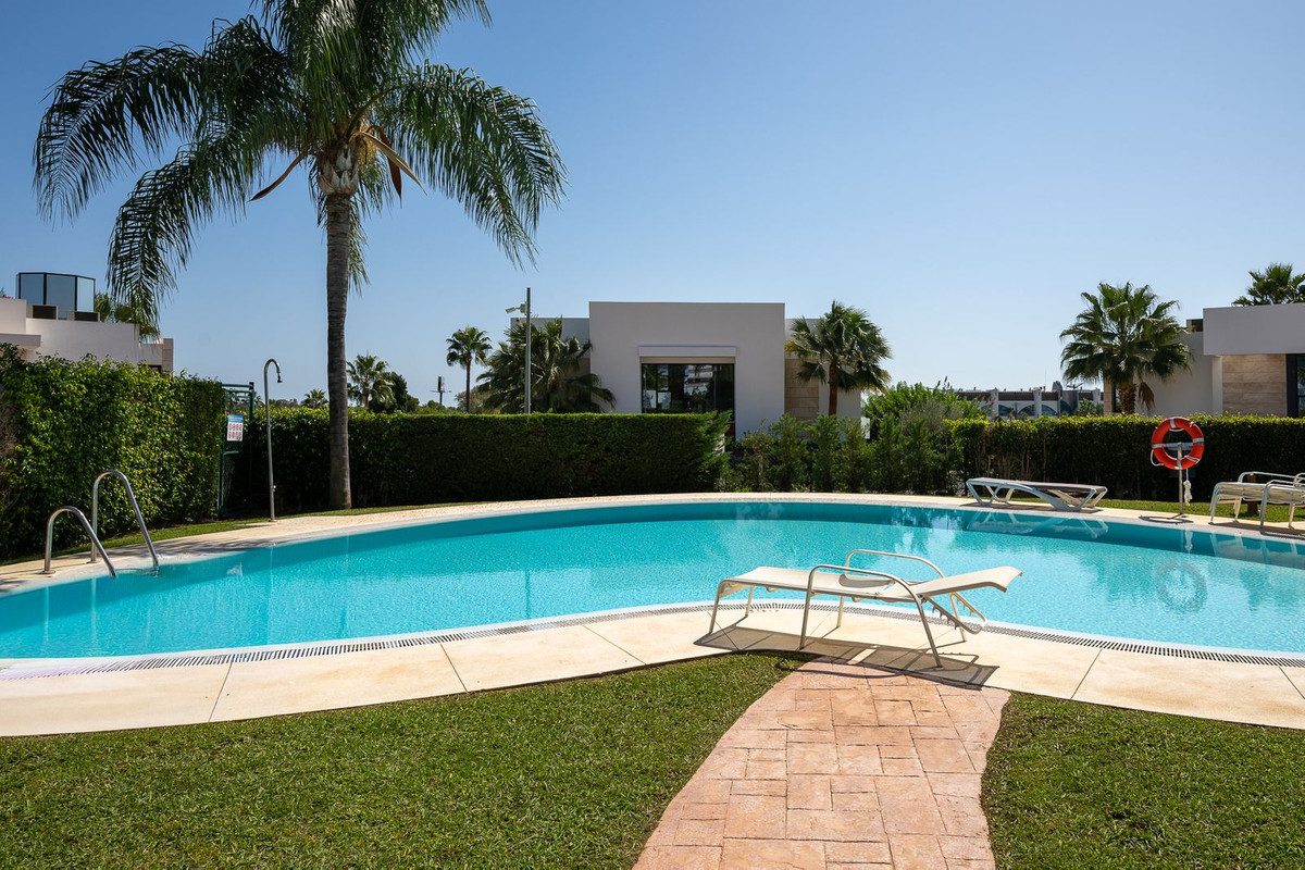 Townhouse in Estepona, Costa del Sol – 3 beds – 595000 € - photo 4 of 42