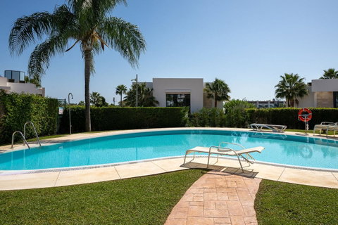 Townhouse in Estepona, Costa del Sol – 3 beds – 595000 € - photo 4 of 42