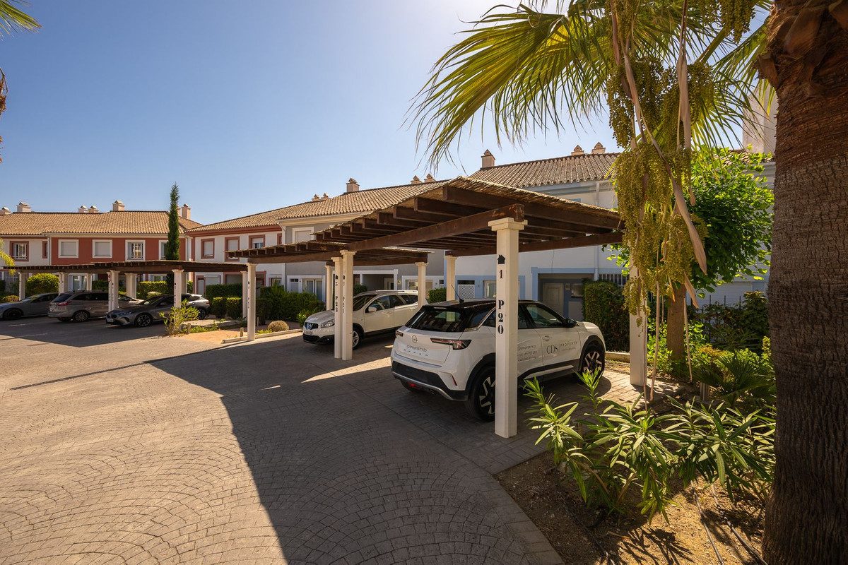 Townhouse in Estepona, Costa del Sol – 3 beds – 595000 € - photo 15 of 42