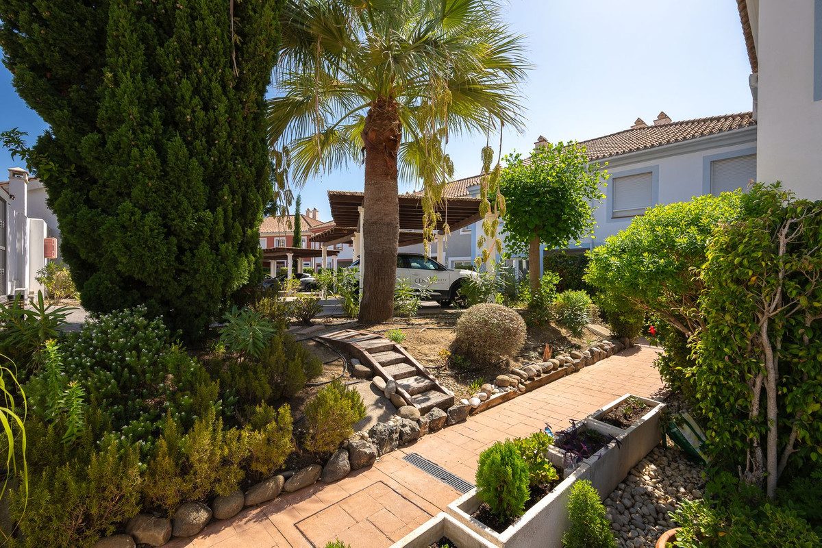 Townhouse in Estepona, Costa del Sol – 3 beds – 595000 € - photo 16 of 42