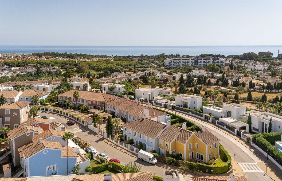 Townhouse in Estepona, Costa del Sol – 3 beds – 595000 € - photo 17 of 42