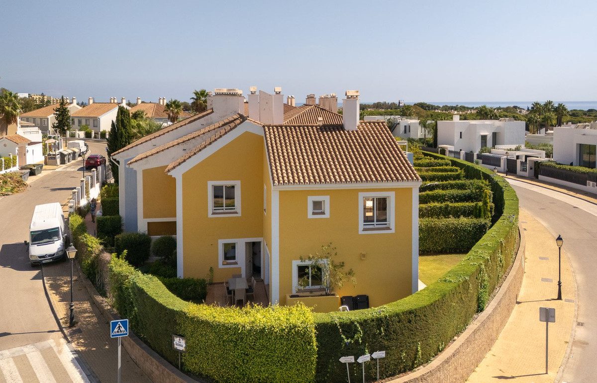 Townhouse in Estepona, Costa del Sol – 3 beds – 595000 € - photo 20 of 42