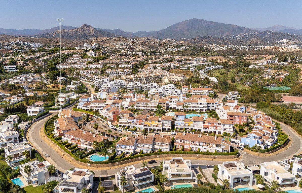 Townhouse in Estepona, Costa del Sol – 3 beds – 595000 € - photo 25 of 42
