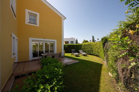 Townhouse in Estepona, Costa del Sol – 3 beds – 595000 € - photo 40 of 42