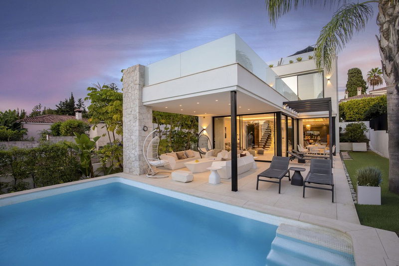 Detached Villa in Marbella, Costa del Sol – 6 beds – 2400000 €