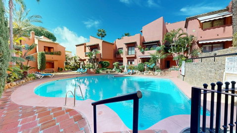 Middle Floor Apartment in Marbella, Costa del Sol – 3 beds – 590000 € - photo 2 of 25