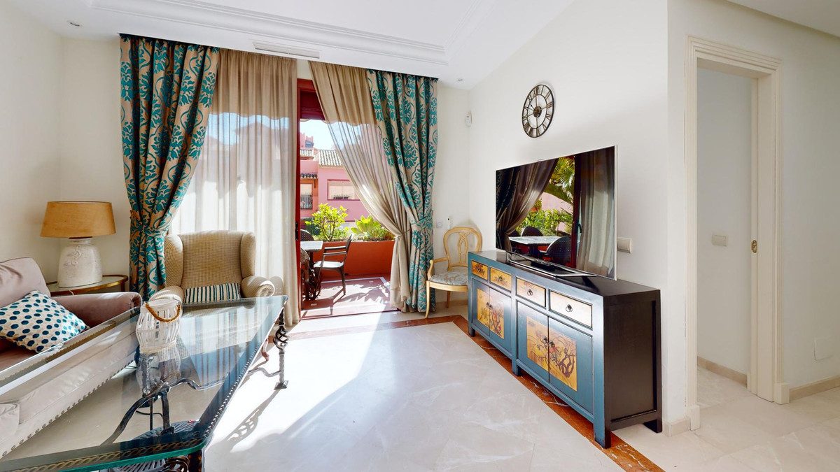 Middle Floor Apartment in Marbella, Costa del Sol – 3 beds – 590000 € - photo 3 of 25