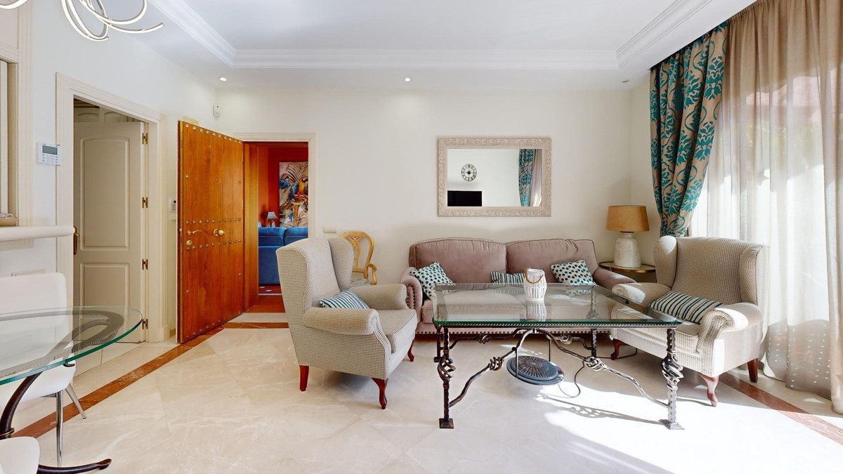 Middle Floor Apartment in Marbella, Costa del Sol – 3 beds – 590000 € - photo 4 of 25